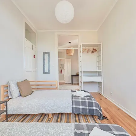 شقة Rua Dos Remedios 179 *